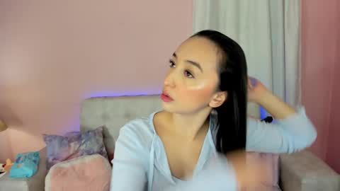 tiny_cora online show from February 9, 4:40 pm