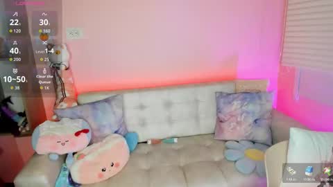 tiny_cora online show from November 30, 4:33 pm