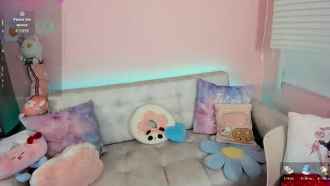 tiny_cora online show from December 5, 4:36 pm