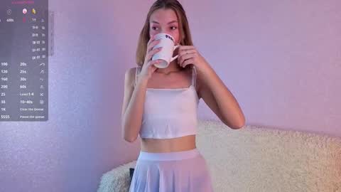 Snapshot of tiny_lilyy chatting on October 6, 5:38 am Lily online show from October 6, 5:38 am