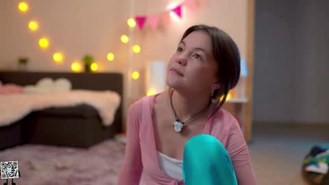 Snapshot of tiny_miracle chatting on December 2, 1:57 pm Lyssa online show from December 2, 1:57 pm