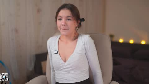 Snapshot of tiny_miracle chatting on February 6, 1:54 pm Lyssa online show from February 6, 1:54 pm