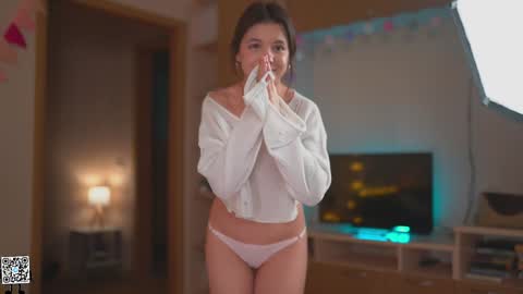 Snapshot of tiny_miracle chatting on February 8, 7:16 pm Lyssa online show from February 8, 7:16 pm