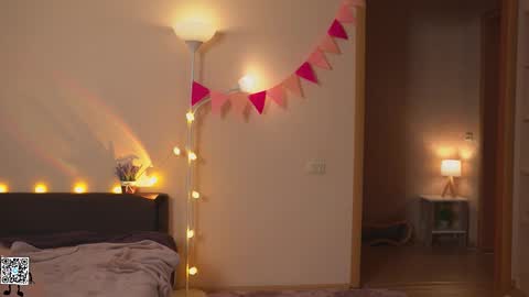 Snapshot of tiny_miracle chatting on February 18, 3:21 pm Lyssa online show from February 18, 3:21 pm