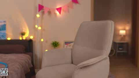 Snapshot of tiny_miracle chatting on March 2, 7:12 pm Lyssa online show from March 2, 7:12 pm