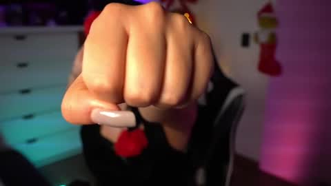 Snapshot of tiny_panther chatting on December 23, 11:17 pm Ana Molly online show from December 23, 11:17 pm