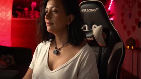 Snapshot of tiny_panther chatting on February 19, 12:25 am Ana Molly online show from February 19, 12:25 am