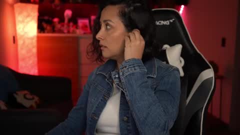 Snapshot of tiny_panther chatting on March 9, 3:32 am Ana Molly online show from March 9, 3:32 am