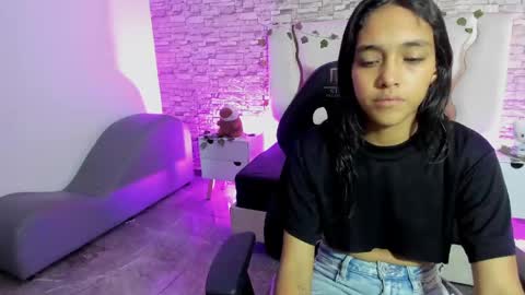 tiny_tay online show from April 17, 11:35 am