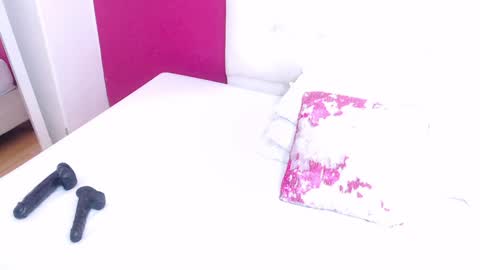 tiny_whore18 online show from January 30, 3:40 pm