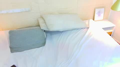 tiny_whore18 online show from May 21, 4:36 pm