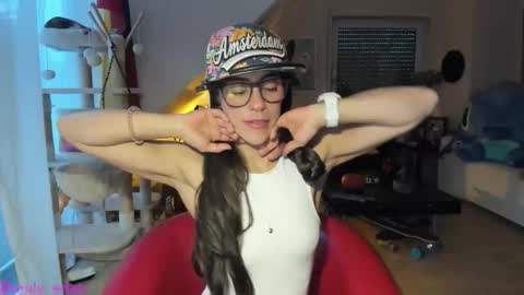 Tiny online show from October 9, 5:38 am