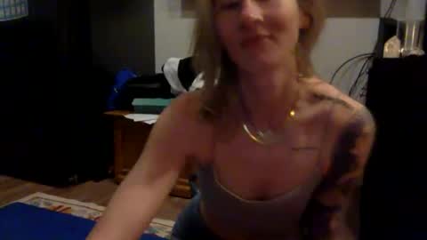 tinyandtatted420 online show from January 18, 12:47 am