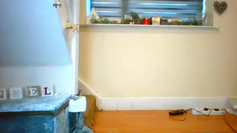 Snapshot of tinyasian911718 chatting on December 16, 2:16 pm Tinyasian911718 sweetinyasian instagram online show from December 16, 2:16 pm