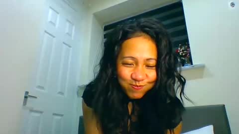 Snapshot of tinyasian911718 chatting on December 19, 6:01 pm Tinyasian911718 sweetinyasian instagram online show from December 19, 6:01 pm