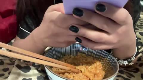 tinydaisy22 online show from November 29, 6:38 am