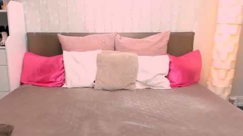 Snapshot of tinydorina19 chatting on January 14, 9:02 am TinyDorina online show from January 14, 9:02 am