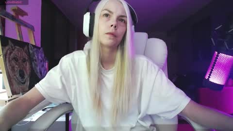 stage Kylie Sinner  brand CLITBAIT online show from September 18, 9:22 am