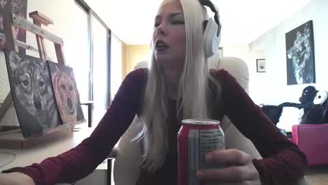 stage Kylie Sinner  brand CLITBAIT online show from September 27, 5:18 pm