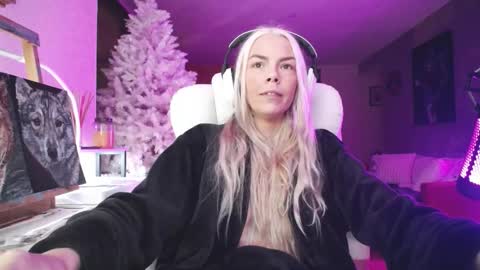 stage Kylie Sinner  brand CLITBAIT online show from November 29, 10:57 pm