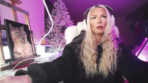 stage Kylie Sinner  brand CLITBAIT online show from January 8, 1:30 am