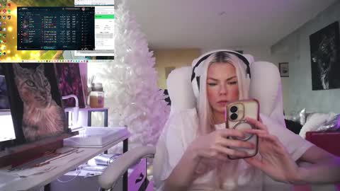 stage Kylie Sinner  brand CLITBAIT online show from January 16, 12:20 pm