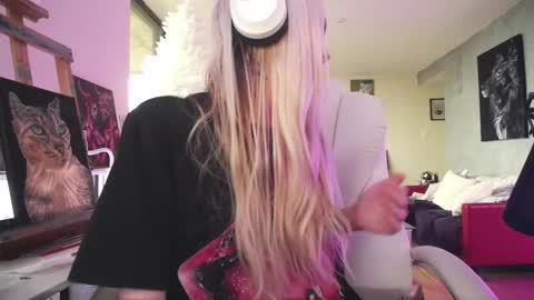 stage Kylie Sinner  brand CLITBAIT online show from January 18, 8:12 pm