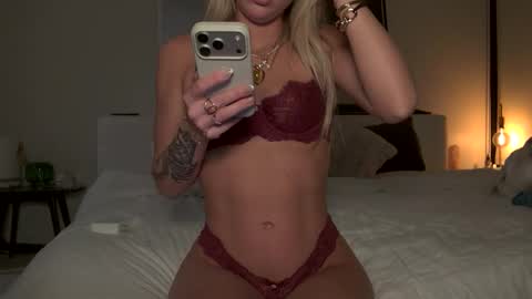 tinytayy online show from February 21, 3:18 am