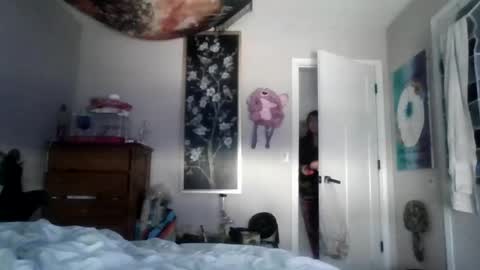 Snapshot of tinytittiexx chatting on February 17, 5:52 pm tinytittiexx online show from February 17, 5:52 pm