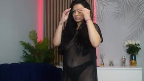 Snapshot of tinyvixen_ chatting on October 19, 4:02 am TinyVixen online show from October 19, 4:02 am