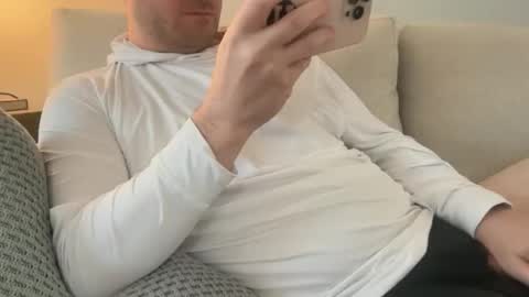 Snapshot of tiptop1088 chatting on April 7, 3:34 pm tiptop1088 online show from April 7, 3:34 pm