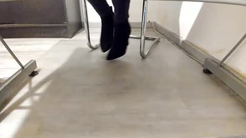 Snapshot of tired33 chatting on February 14, 3:14 am Anna online show from February 14, 3:14 am