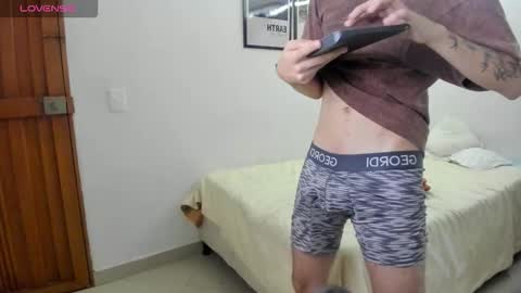 Snapshot of titan_volcano chatting on December 1, 11:32 pm Titan Volcano online show from December 1, 11:32 pm