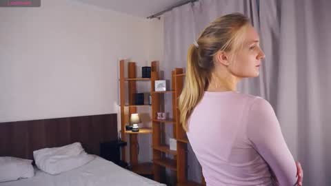 Mary online show from December 18, 7:03 am