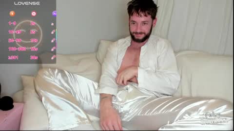 Snapshot of tobytrombone chatting on May 8, 1:11 am Toby Trombone online show from May 8, 1:11 am