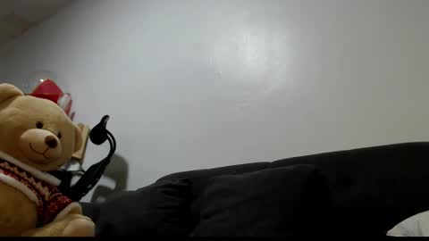 LuckyLaura online show from December 17, 8:37 pm