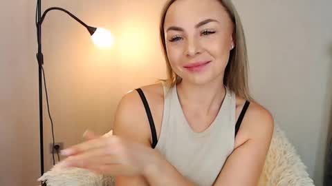 Snapshot of tokens_are_sexy chatting on December 6, 1:00 pm tokens_are_sexy online show from December 6, 1:00 pm