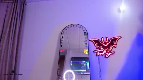   Independent model online show from October 5, 11:46 pm