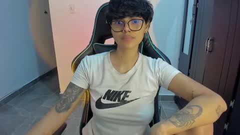 Snapshot of tokyo_uwu chatting on January 23, 4:30 am sofi 3 online show from January 23, 4:30 am