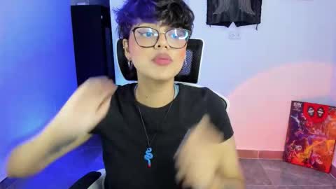 Snapshot of tokyo_uwu chatting on October 6, 8:23 am sofi 3 online show from October 6, 8:23 am