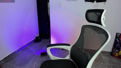 Snapshot of tokyo_uwu chatting on October 10, 1:26 am sofi 3 online show from October 10, 1:26 am