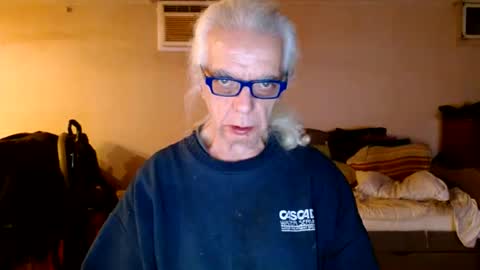 Snapshot of tom112292014 chatting on December 10, 2:27 am tom112292014 online show from December 10, 2:27 am