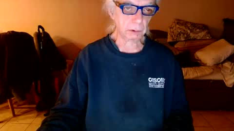 Snapshot of tom112292014 chatting on December 30, 3:36 am tom112292014 online show from December 30, 3:36 am