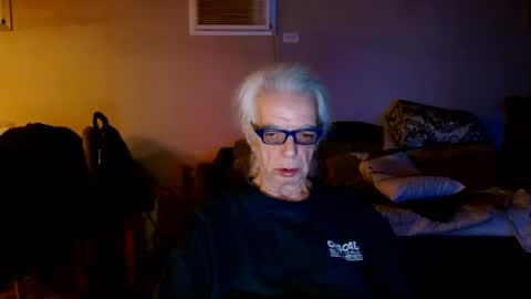 Snapshot of tom112292014 chatting on December 30, 11:28 pm tom112292014 online show from December 30, 11:28 pm