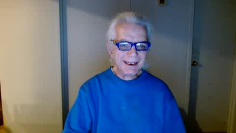 Snapshot of tom112292014 chatting on February 8, 10:18 am tom112292014 online show from February 8, 10:18 am