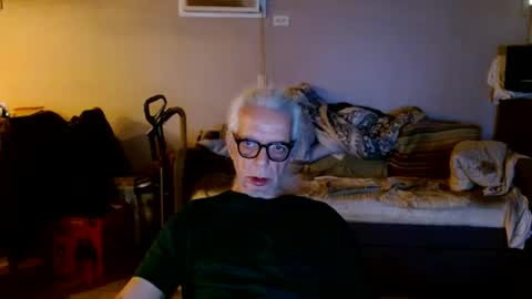 Snapshot of tom112292014 chatting on October 4, 12:47 pm tom112292014 online show from October 4, 12:47 pm