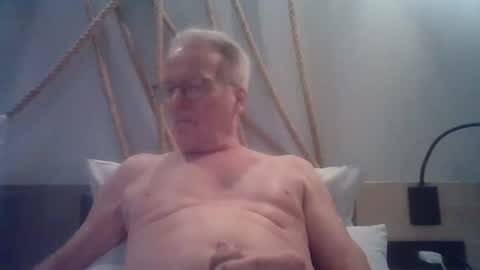 Snapshot of tom60sam chatting on June 23, 8:18 pm tomsam online show from June 23, 8:18 pm