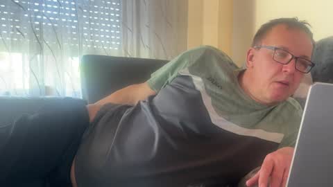 Tom online show from April 8, 4:40 pm