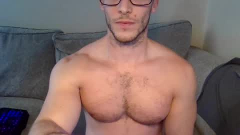 Snapshot of tom90ukx chatting on February 6, 1:54 pm tom90ukx online show from February 6, 1:54 pm