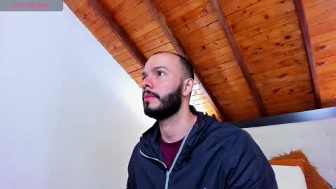 Snapshot of tom_bailey_ chatting on October 13, 12:05 pm   online show from October 13, 12:05 pm